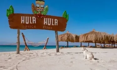 hula hula beach with lunch